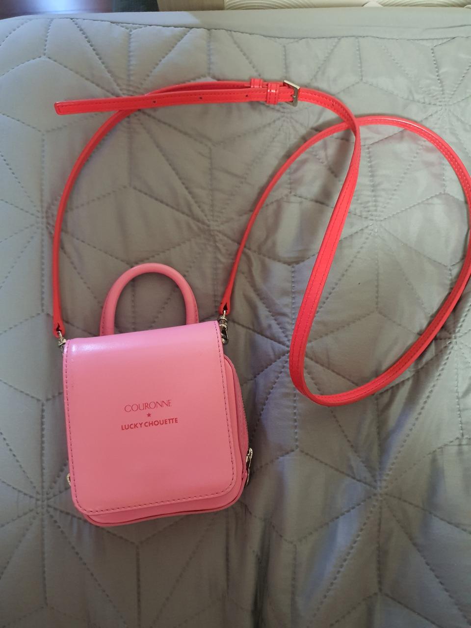 럭키슈에뜨미니크로스백