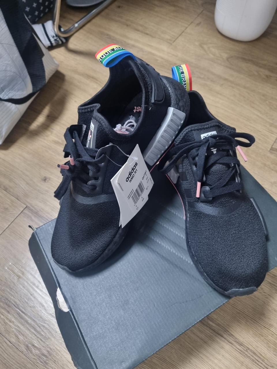 아디다스 NMD R1 245