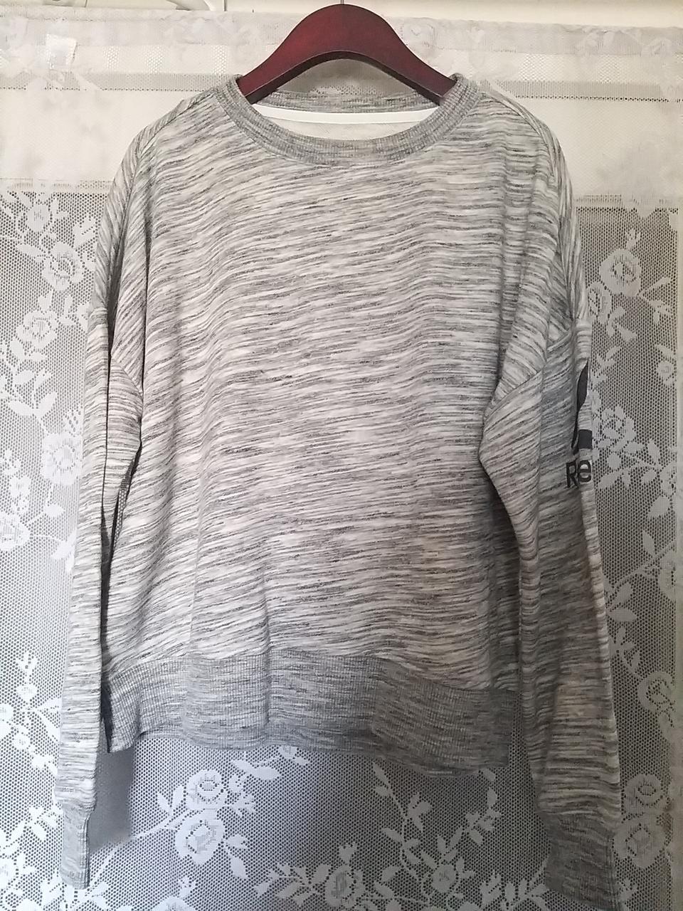 리복 맨투맨 티