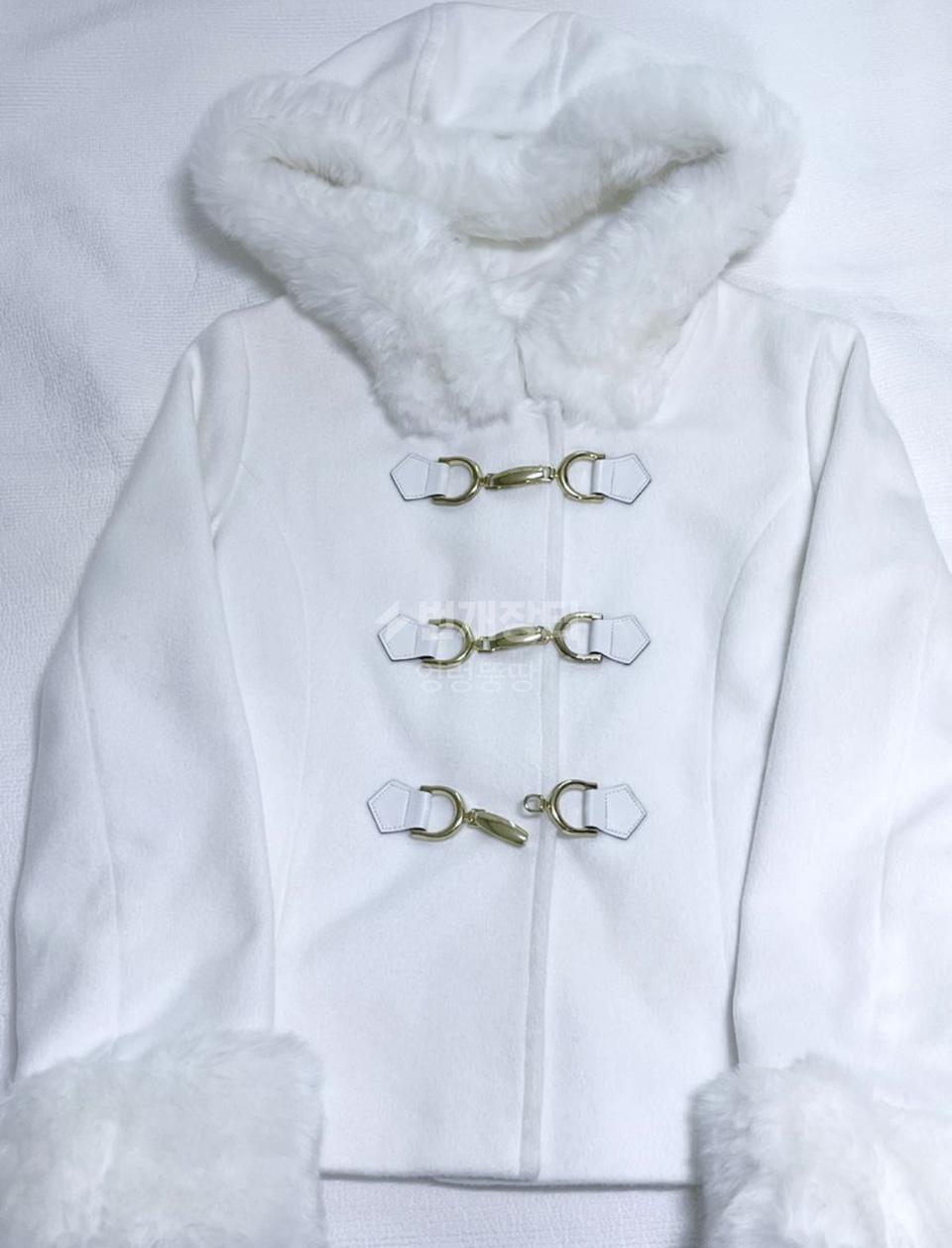 세실맥비 코트 화이트 퍼숏코트 대장