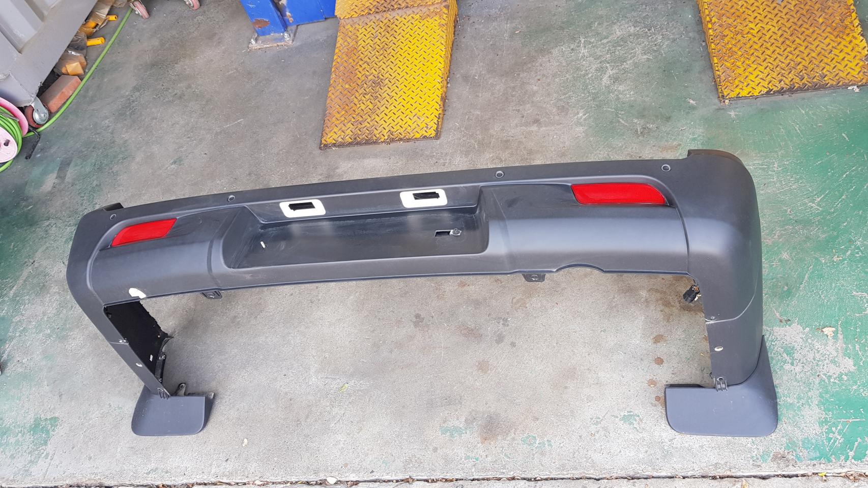 렉스턴스포츠 리어범퍼 뒷범퍼 25년식 순정 신차탈거 보관 팝니다