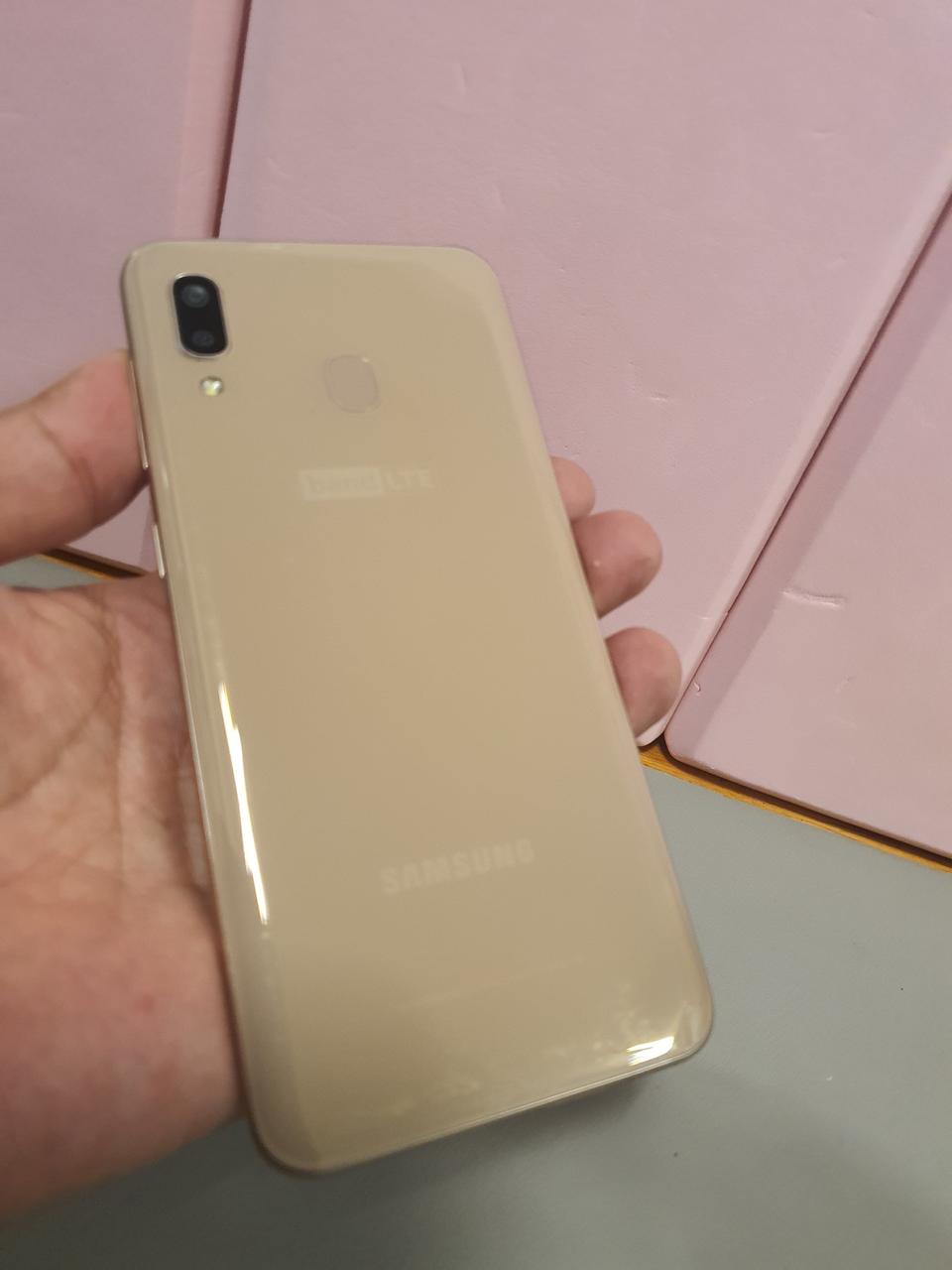 SKT 와이드4 A20 32G A급 (공기계.잔상X)