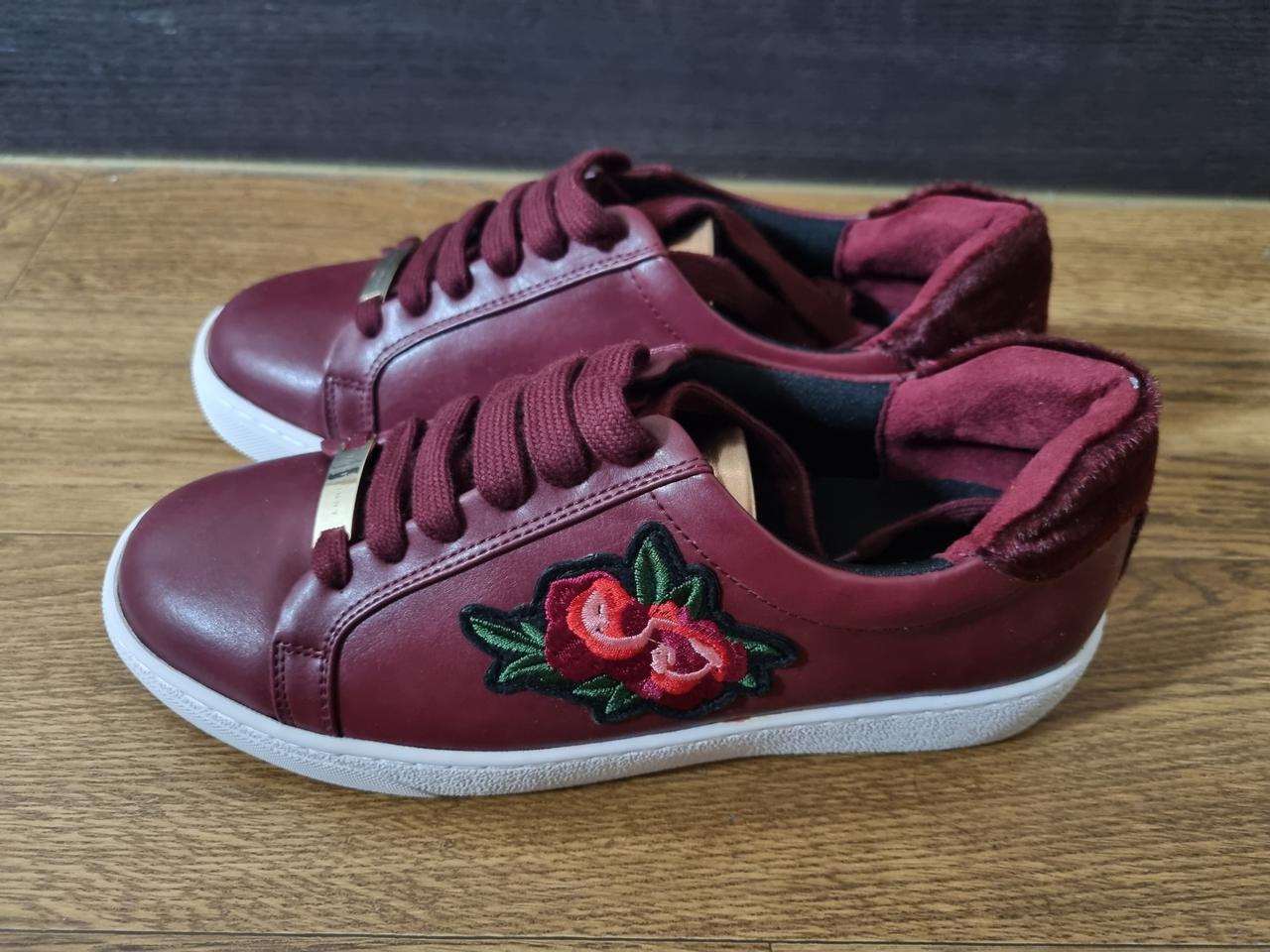 (((새상품))) 저스트지니 자수 스니커즈 운동화 235