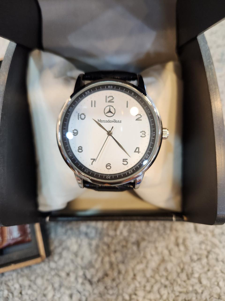 벤츠 아날로그 42mm 기념시계 입니다