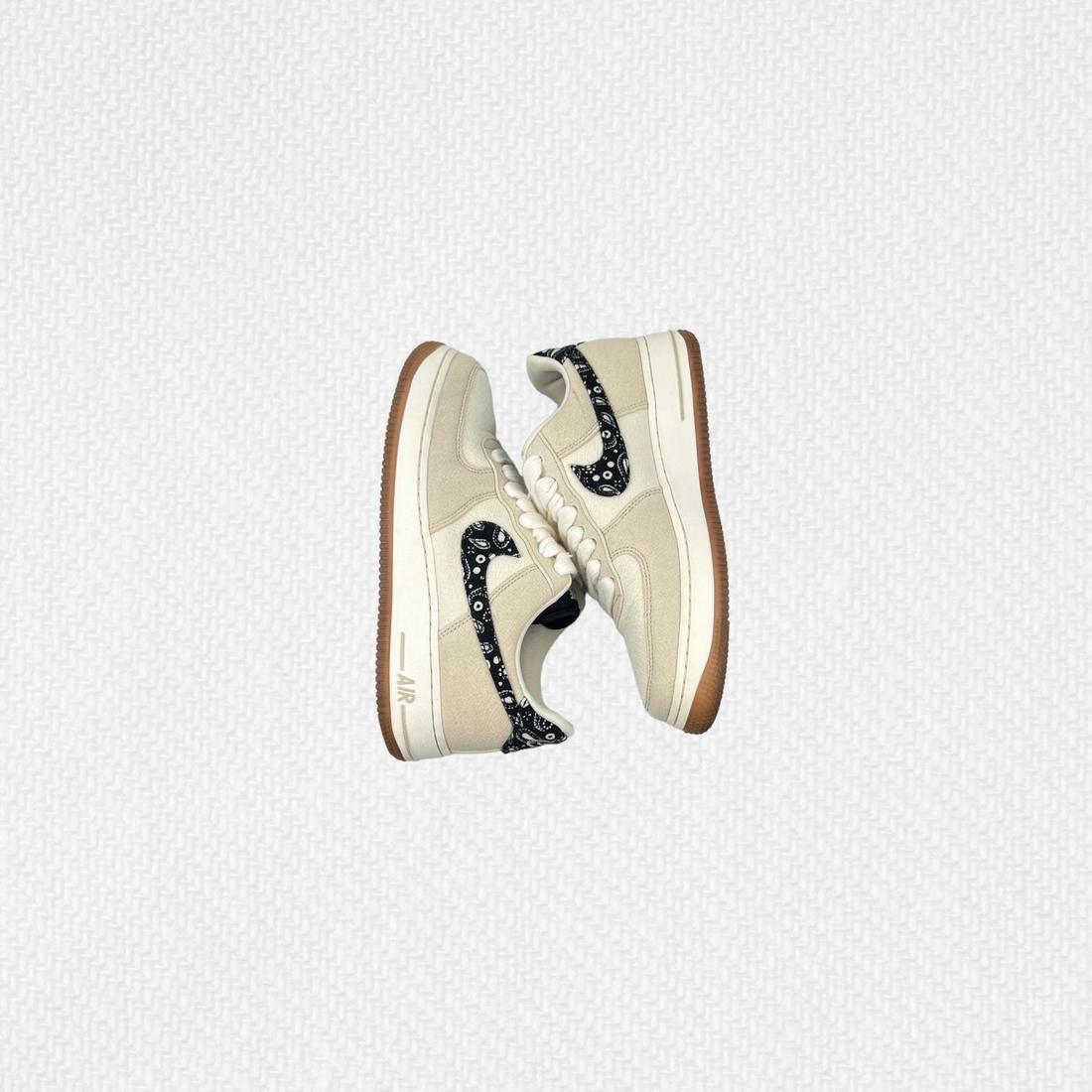 255 나이키 에어포스1 페이즐리 스우시