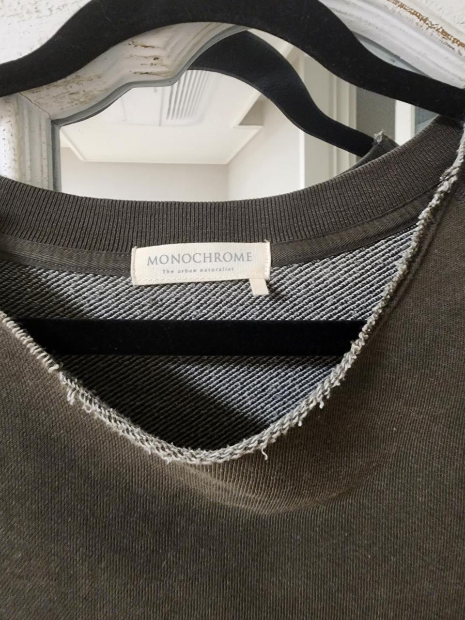 모노크롬 스웻셔츠