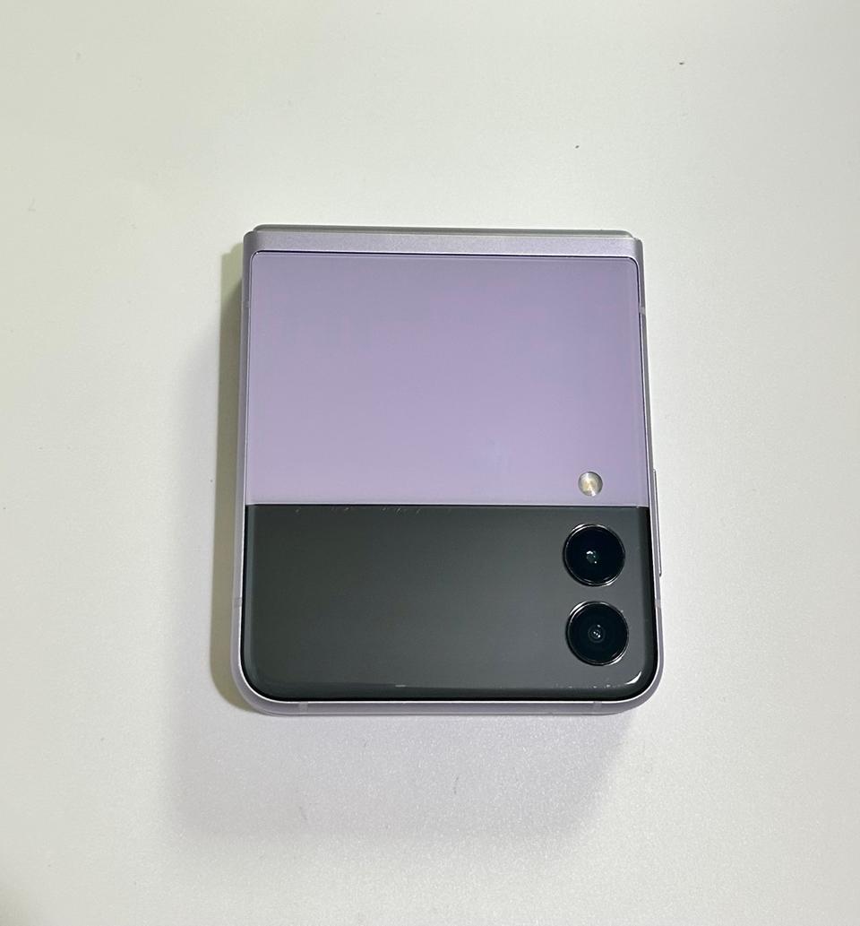 갤럭시제트플립3 256기가 AAA급 액정깨끗 기능이상없음!