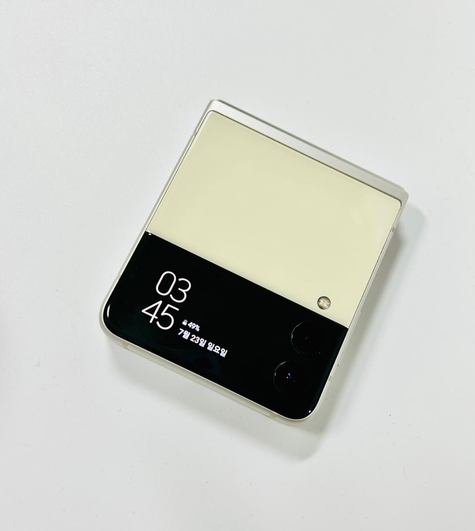 갤럭시제트플립3  A급 액정깨끗 기능이상없음!