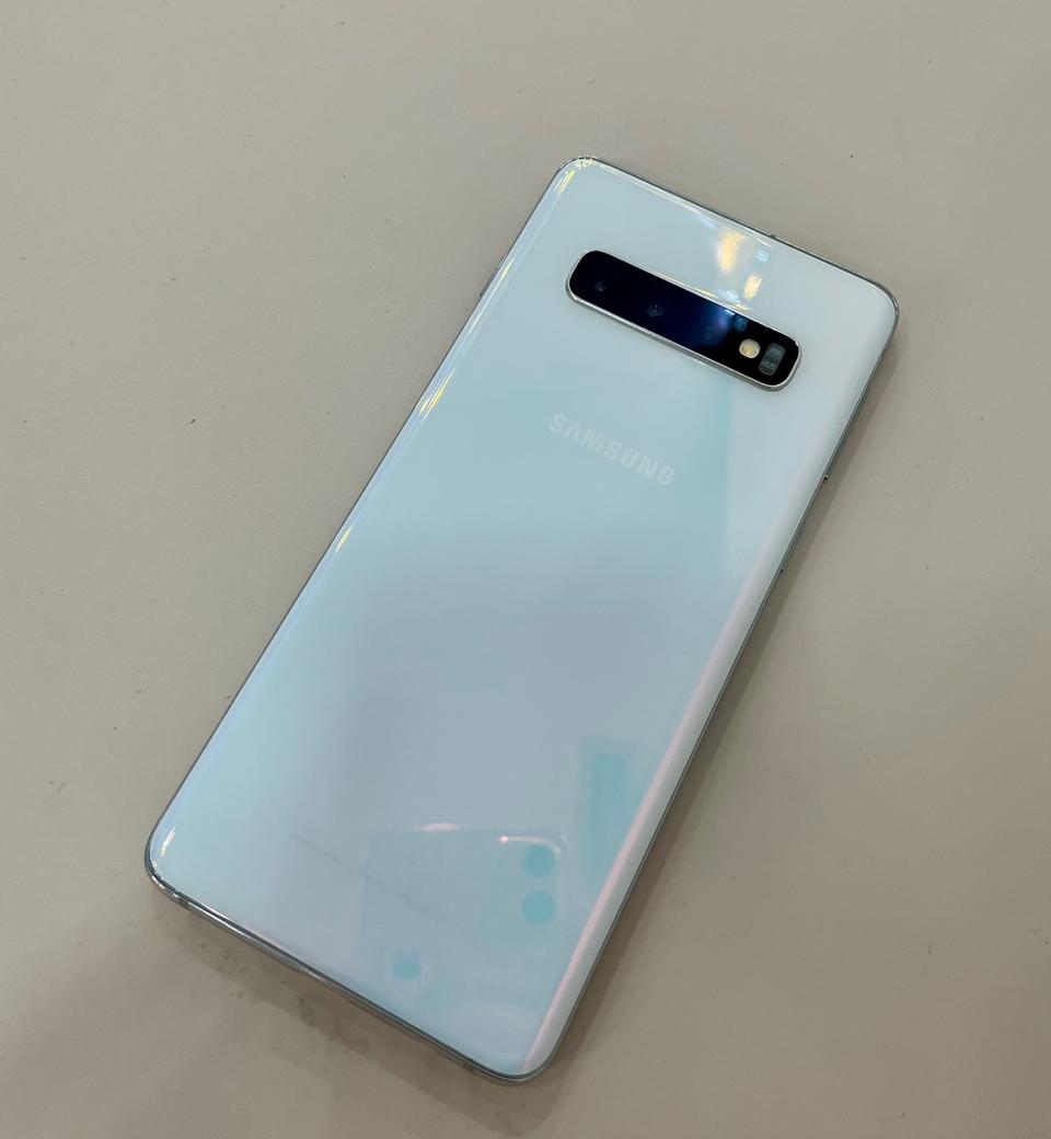 갤럭시 s10플러스 s급  외관액정깨끗 기능이상없음!