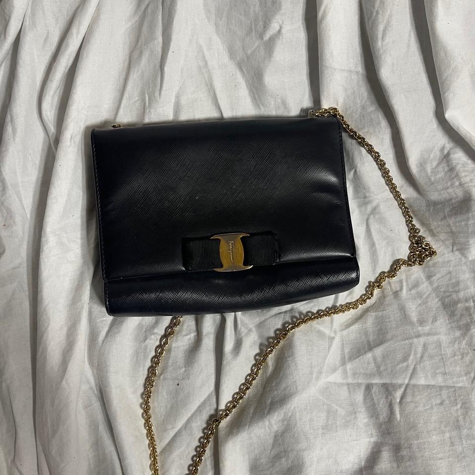 :페라가모 금장 간치니 바라 포켓 체인 크로스백