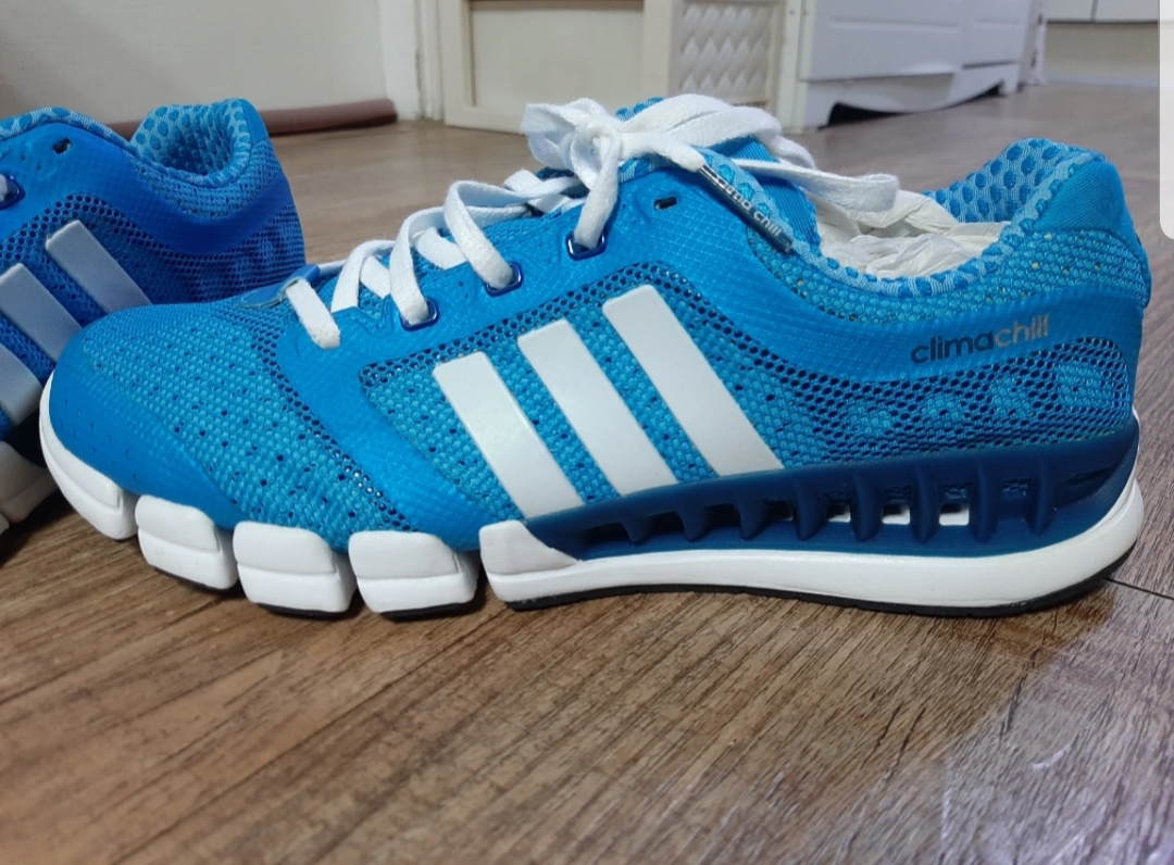 아디다스 기능성 조깅화