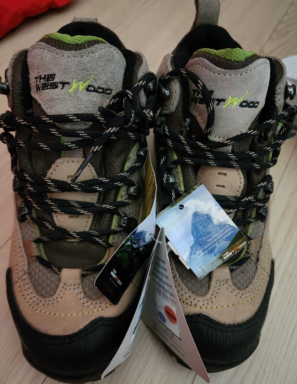 등산화 팝니다 235