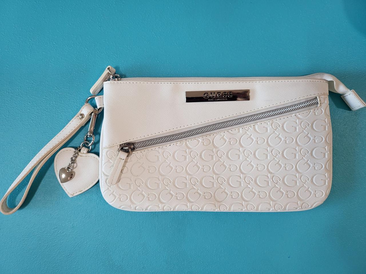 [반값택배무료배송]게스 파우치(하트키링포함)