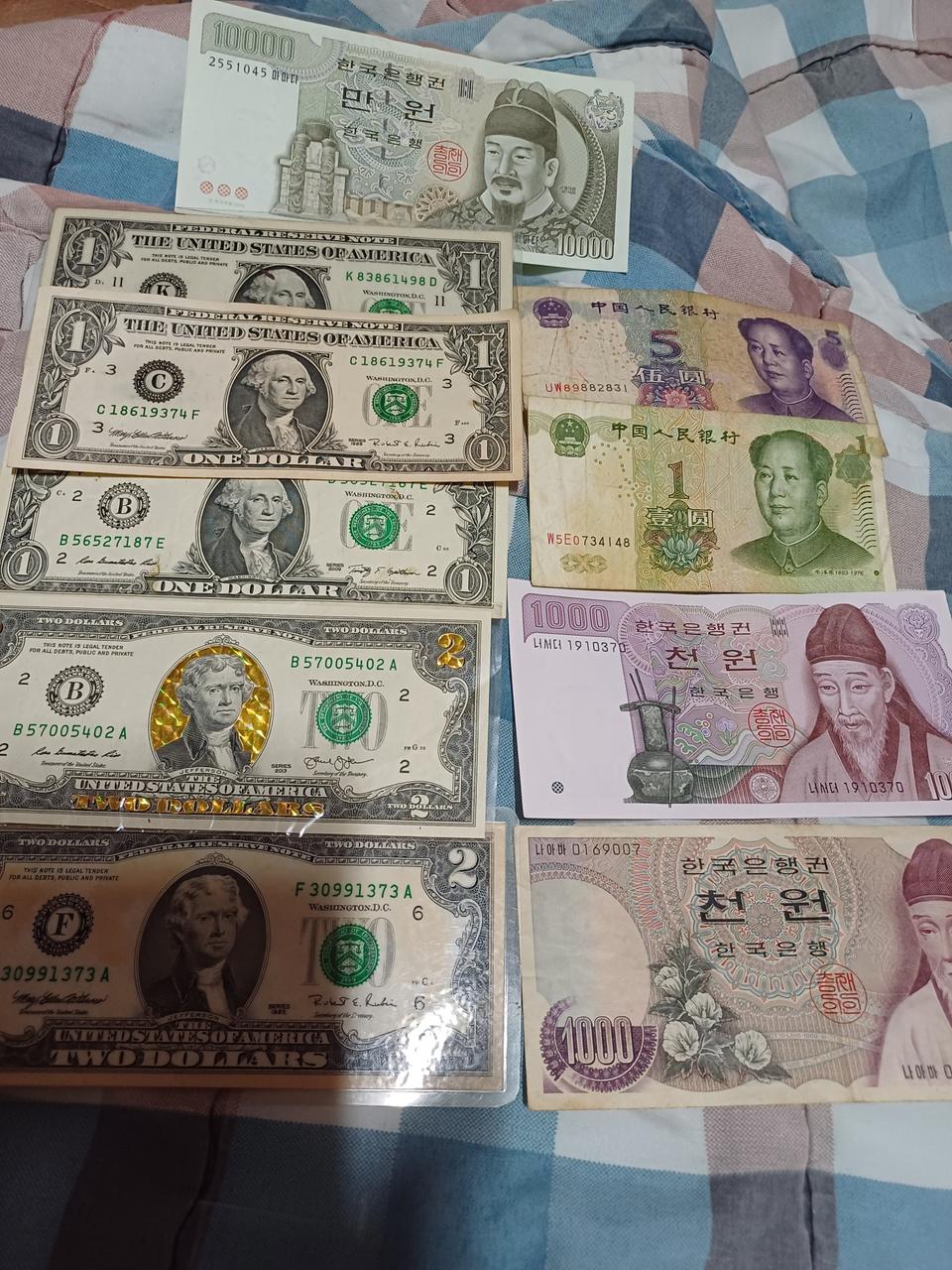 지폐  달러 동전