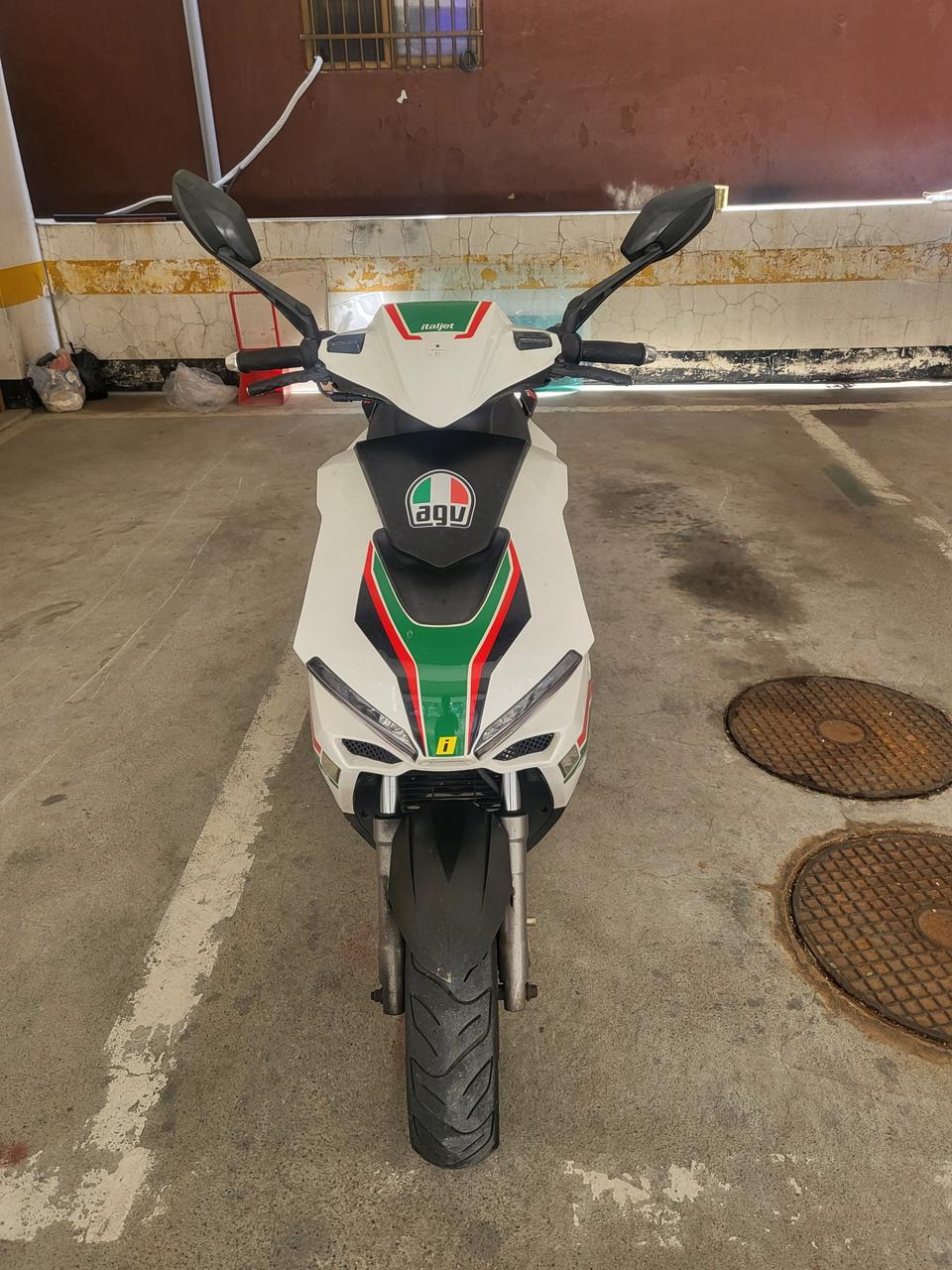 포뮬라125 17년식 스쿠터 판매합니다.