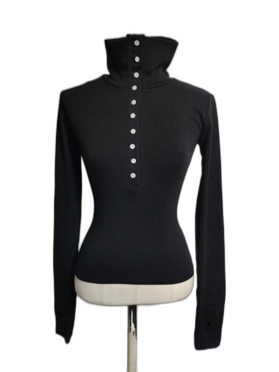 쫀쫀 단추 목폴라 카라 티셔츠