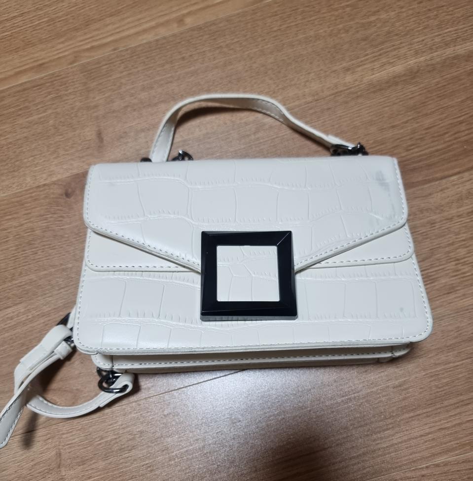 화이트 크로스백