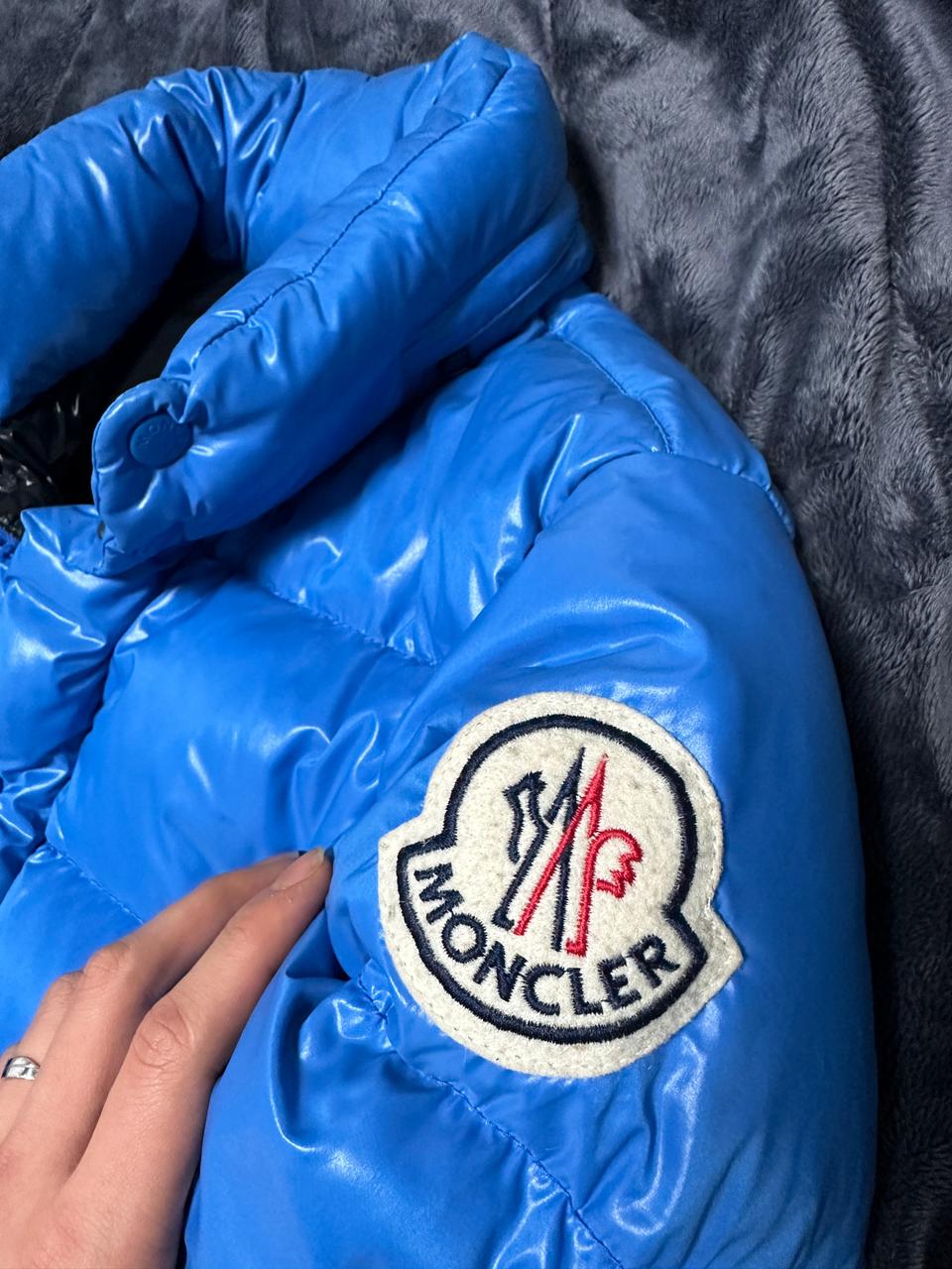 [정품/한정판]몽클레어 유광패딩 판매