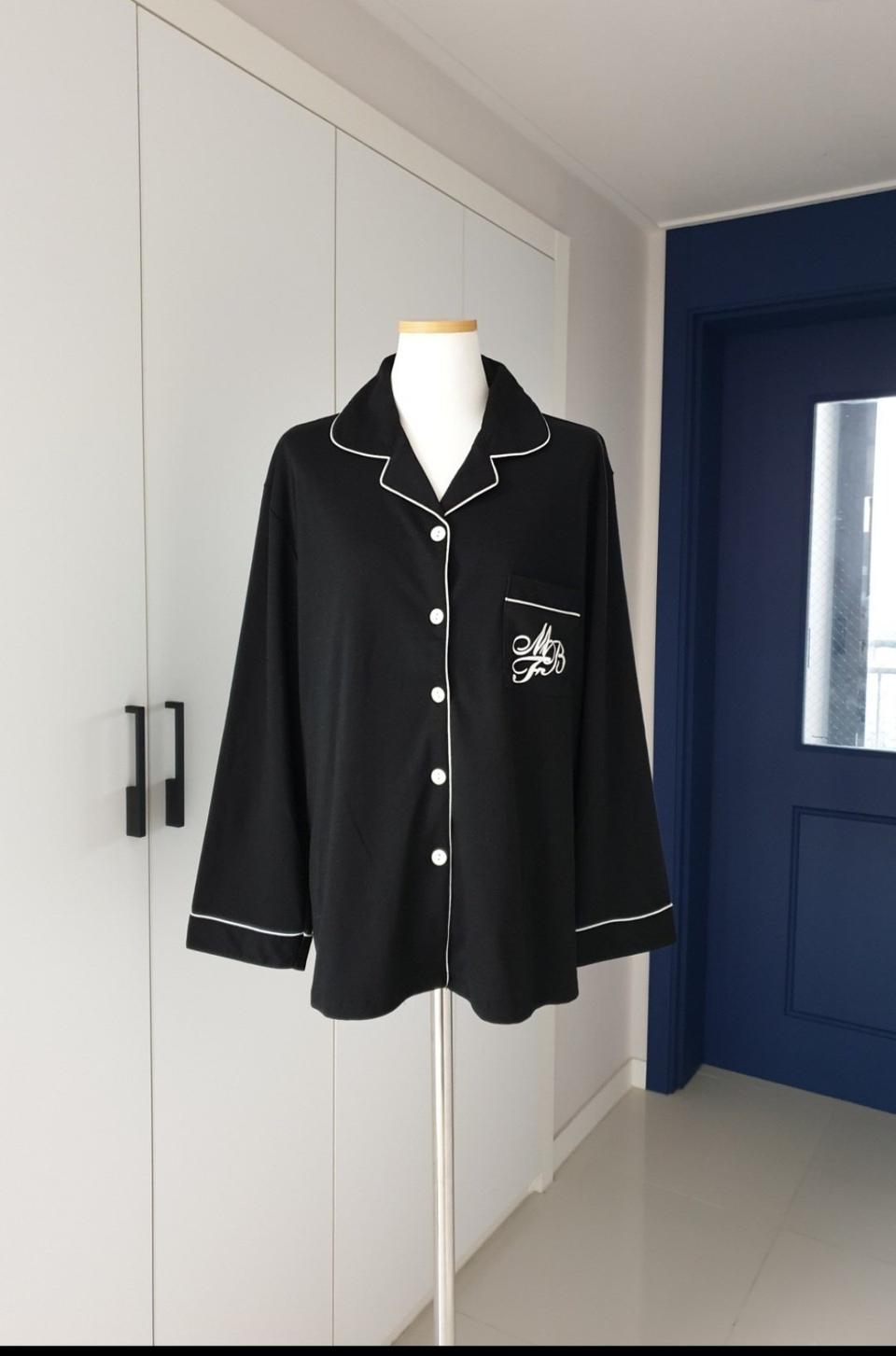 블랙 화이트 자수 세련되고 엣지 있는 파자마 홈웨어 세트