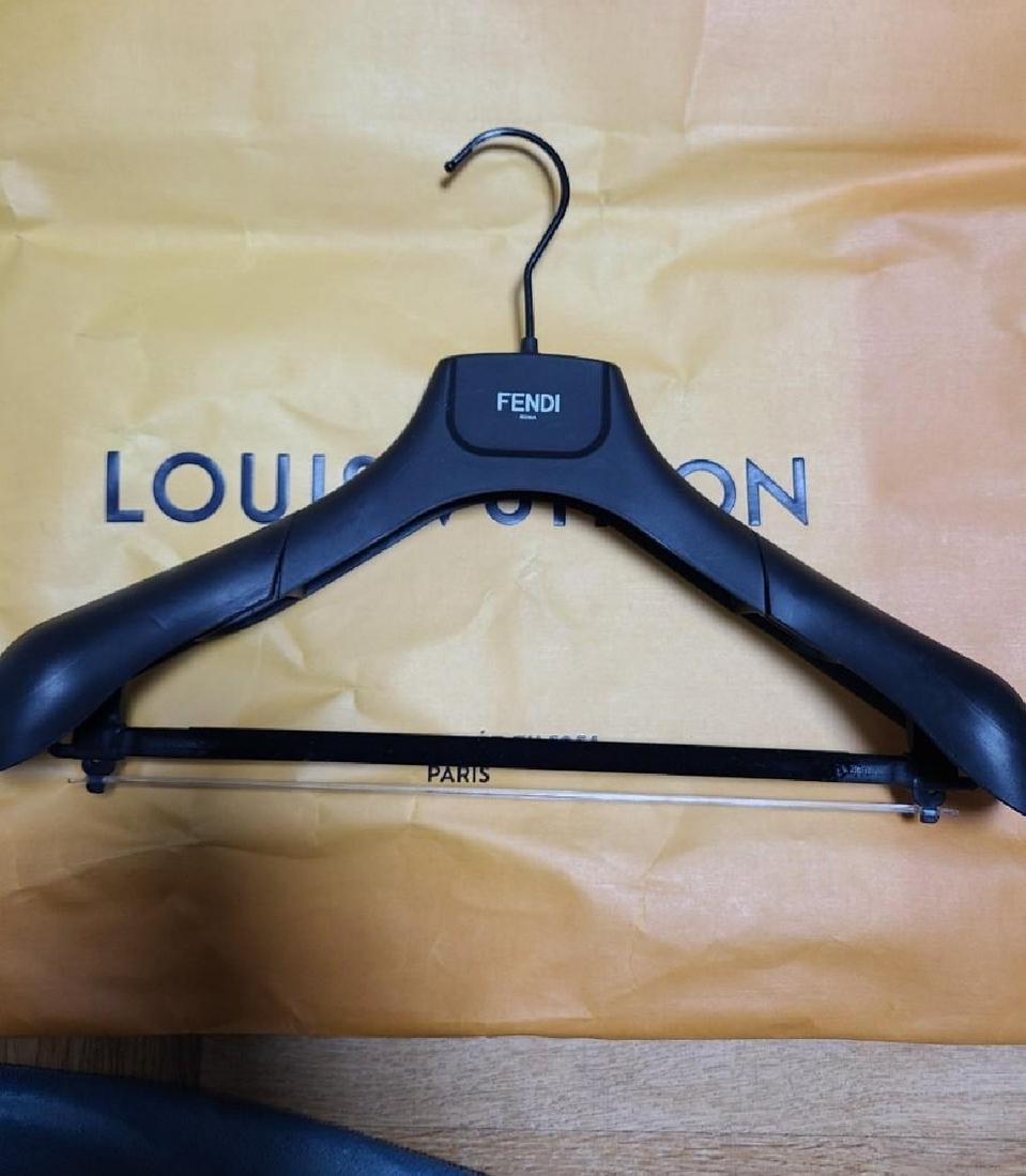 펜디 옷걸이