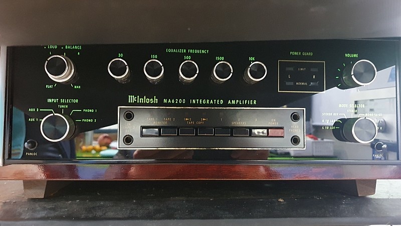 명기) 매킨토시MA-6200인티앰프/오리지날우드케이스/골드핀