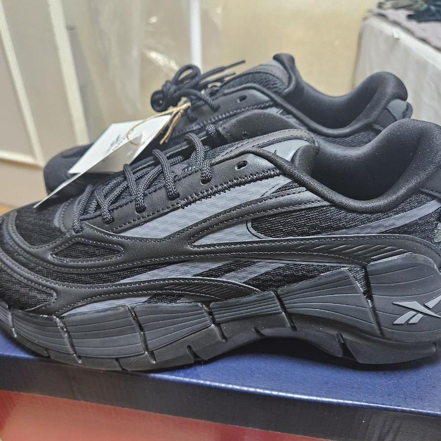 새상품 리복 직 키네티카 2.5 트리플블랙 265