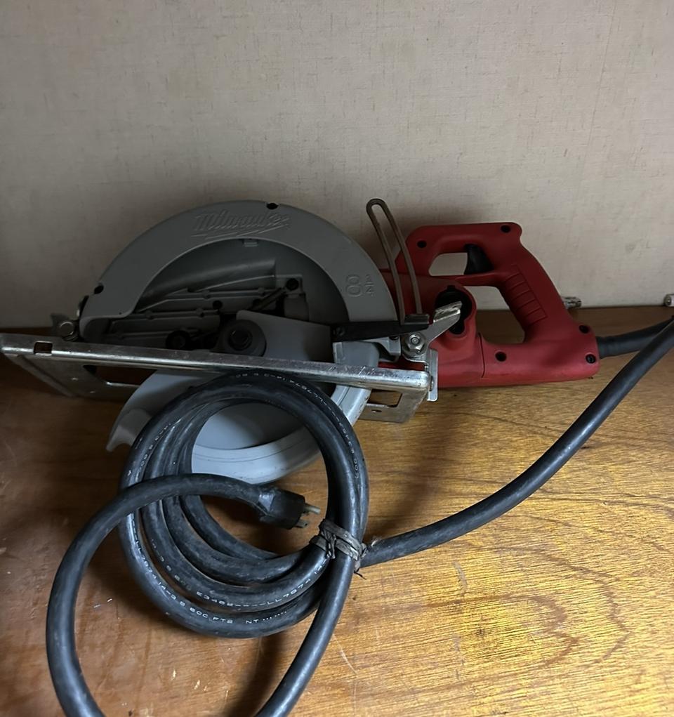 밀워키 웜쏘 110v 스킬