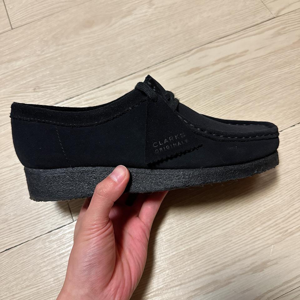 클락스 W 왈라비 블랙 스웨이드 250 판매합니다 !