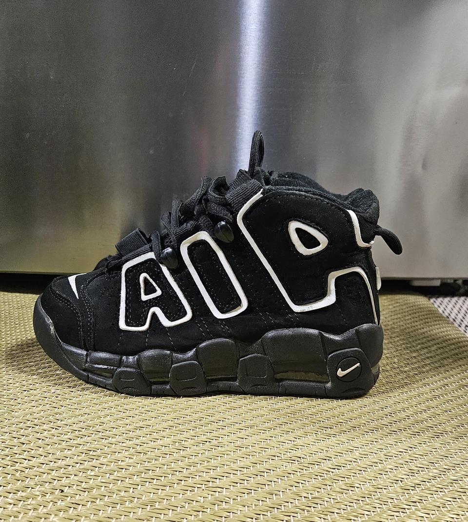 나이키에어 모어 업템포 블랙 235
