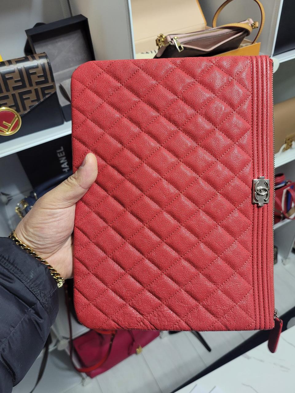 샤넬 보이 캐비어 28번대 클러치