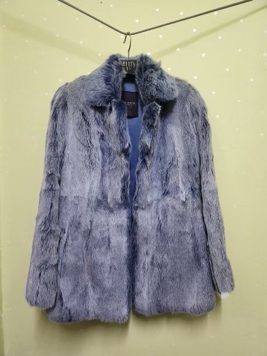 이소페이스토끼털자켓55 상태최상 택포19000