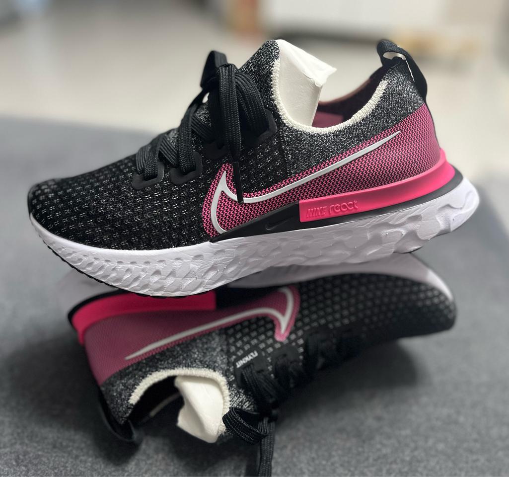 나이키 우먼스 리액트 인티니티런 블랙핑크 225사이즈