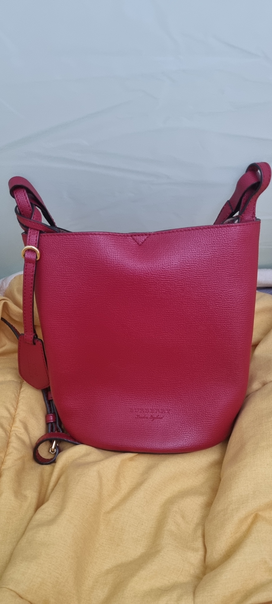 버버리 헤이마켓 버킷백