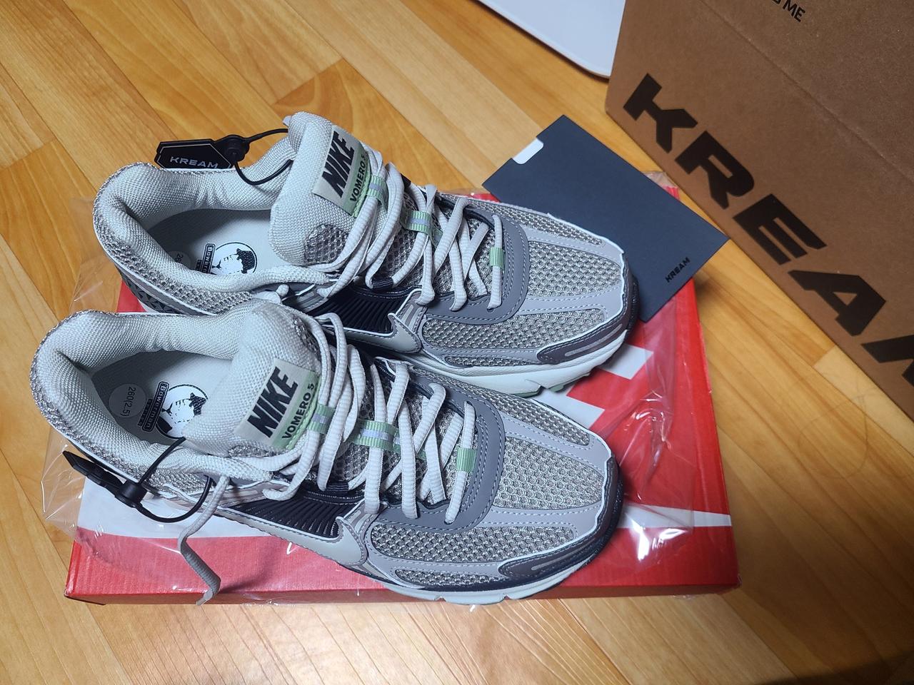 260)w나이키 줌 보메로5 코블스톤