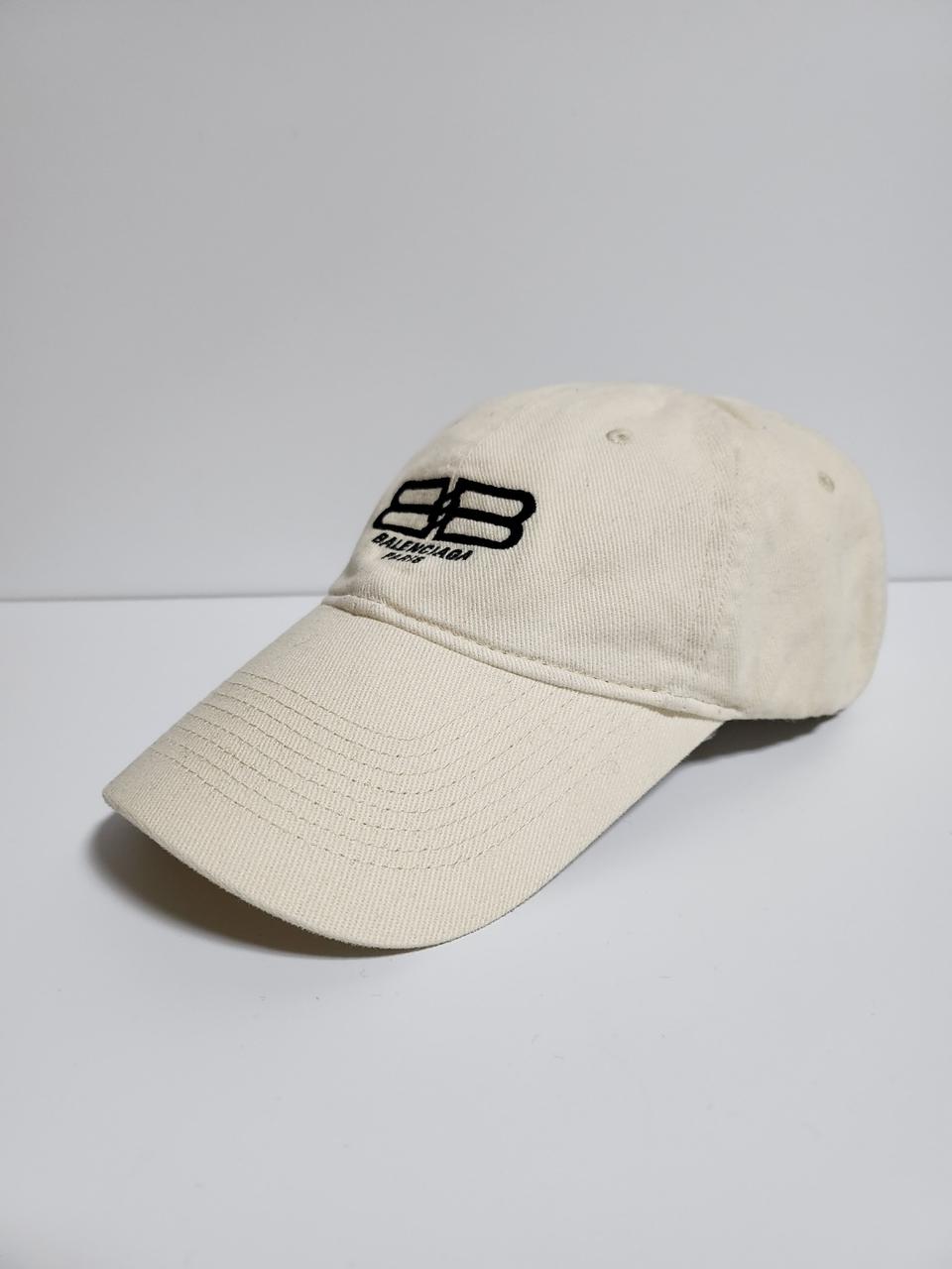 [L] 발렌시아가 크림 코튼 드릴 BB 파리스 볼캡모자 704105