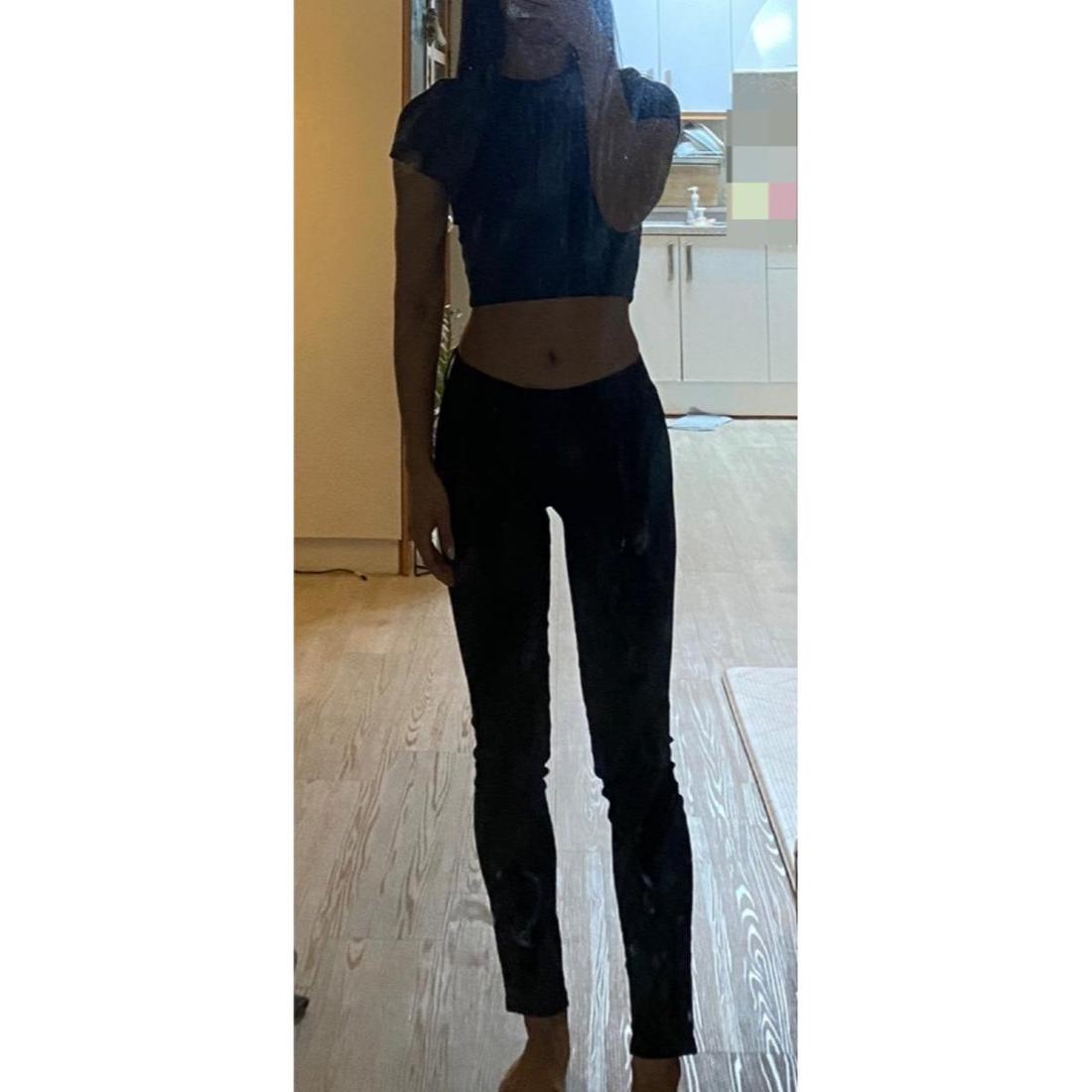 유니클로 블랙 로우라이즈 스트레이트 진(여름바지, 스판기많음, 일자핏)