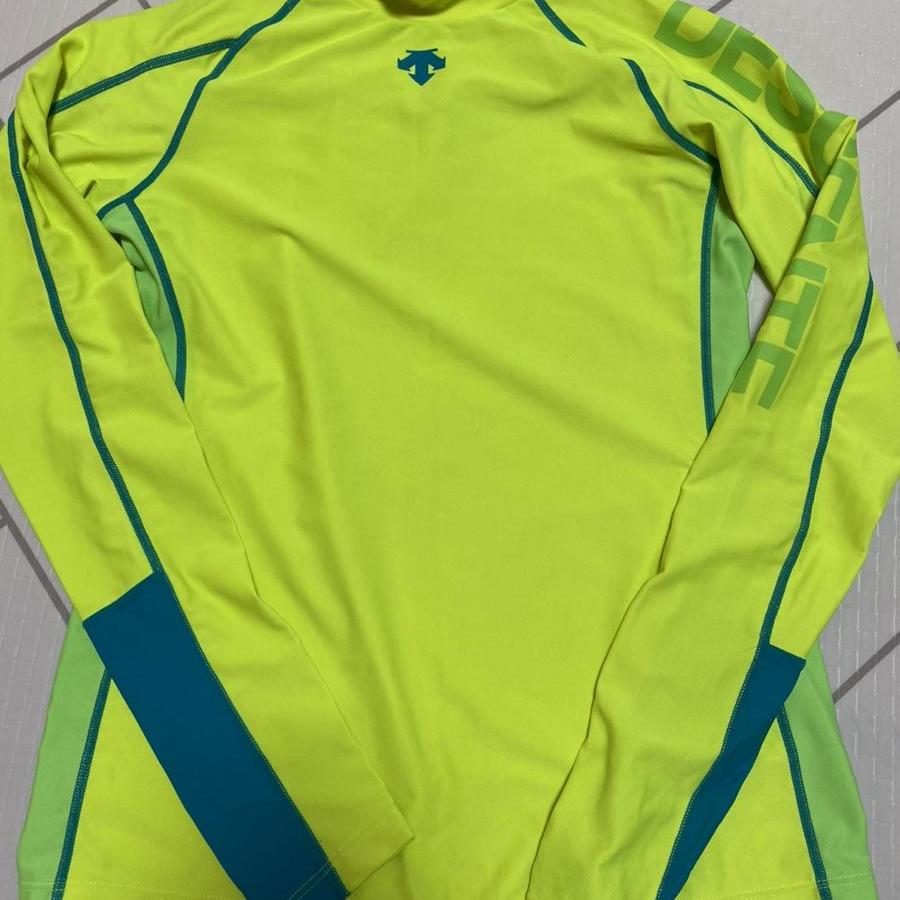 데상트 여성 래시가드 래쉬가드 M