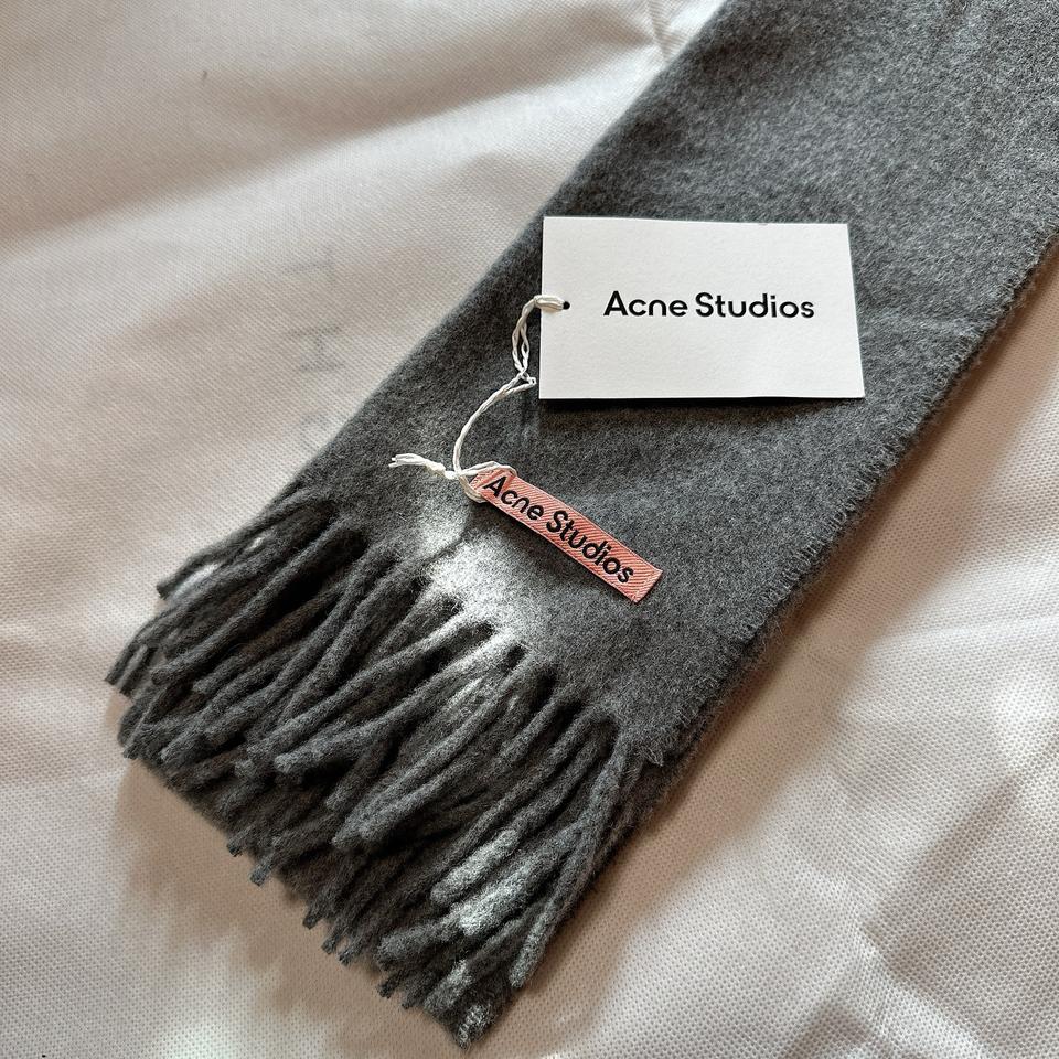 아크네 스튜디오 캐나다 뉴 스키니 울 머플러 멜란지 그레이 판매합니다 !