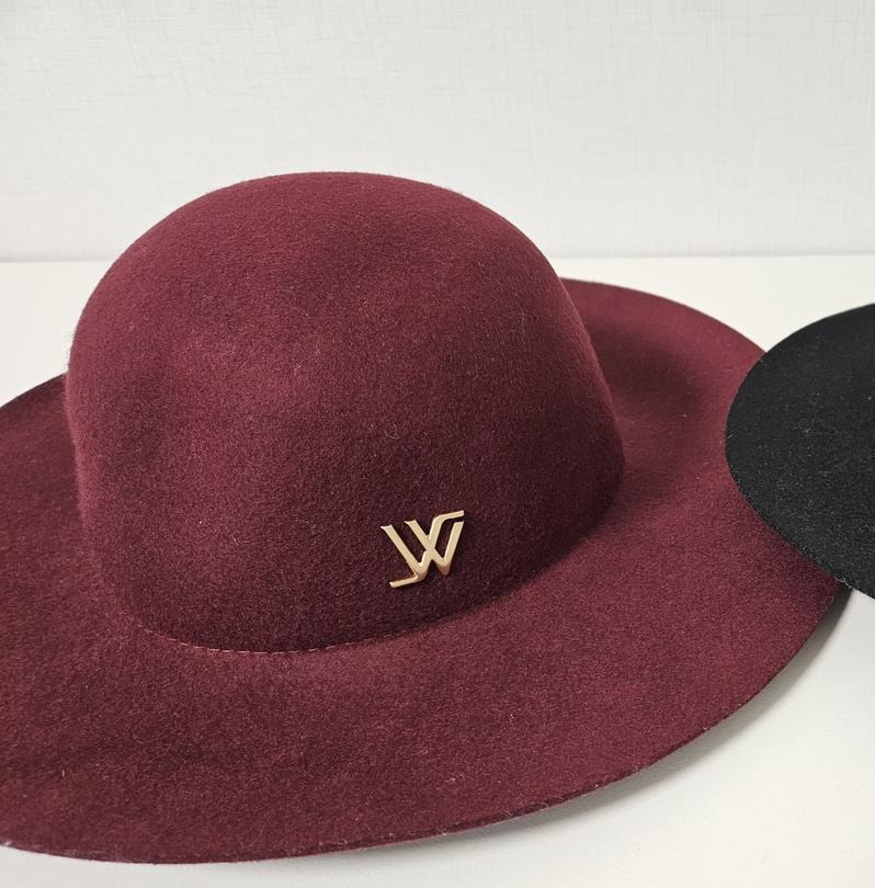 새상품 화이트샌즈 모자 버건디