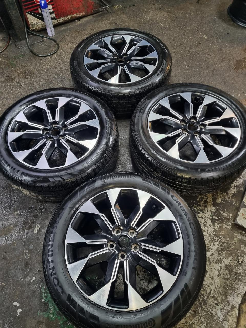 Suv중고굿휠타이어.초임판.블랙유광도장.카니발최신ka4.