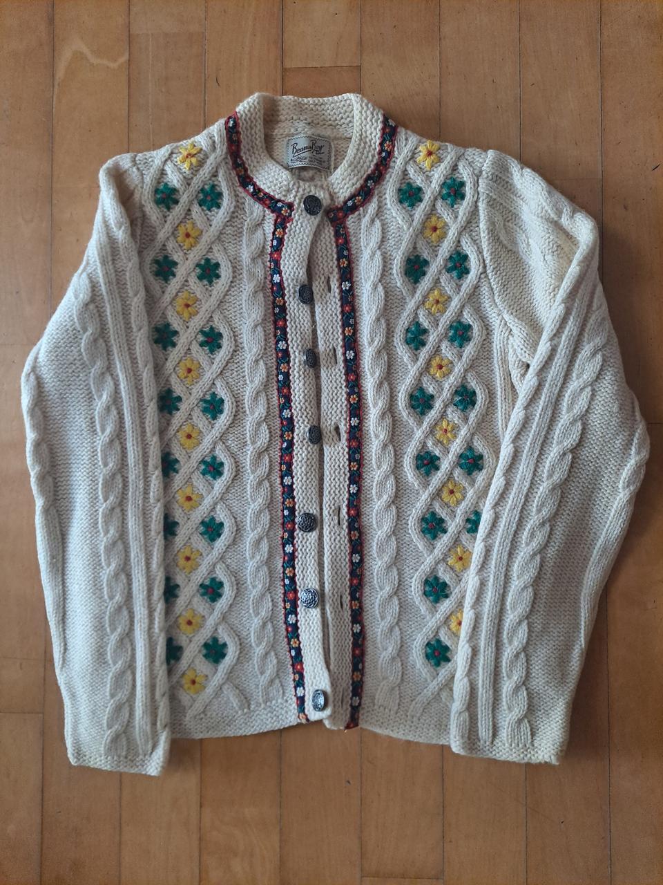 자수 가디건
