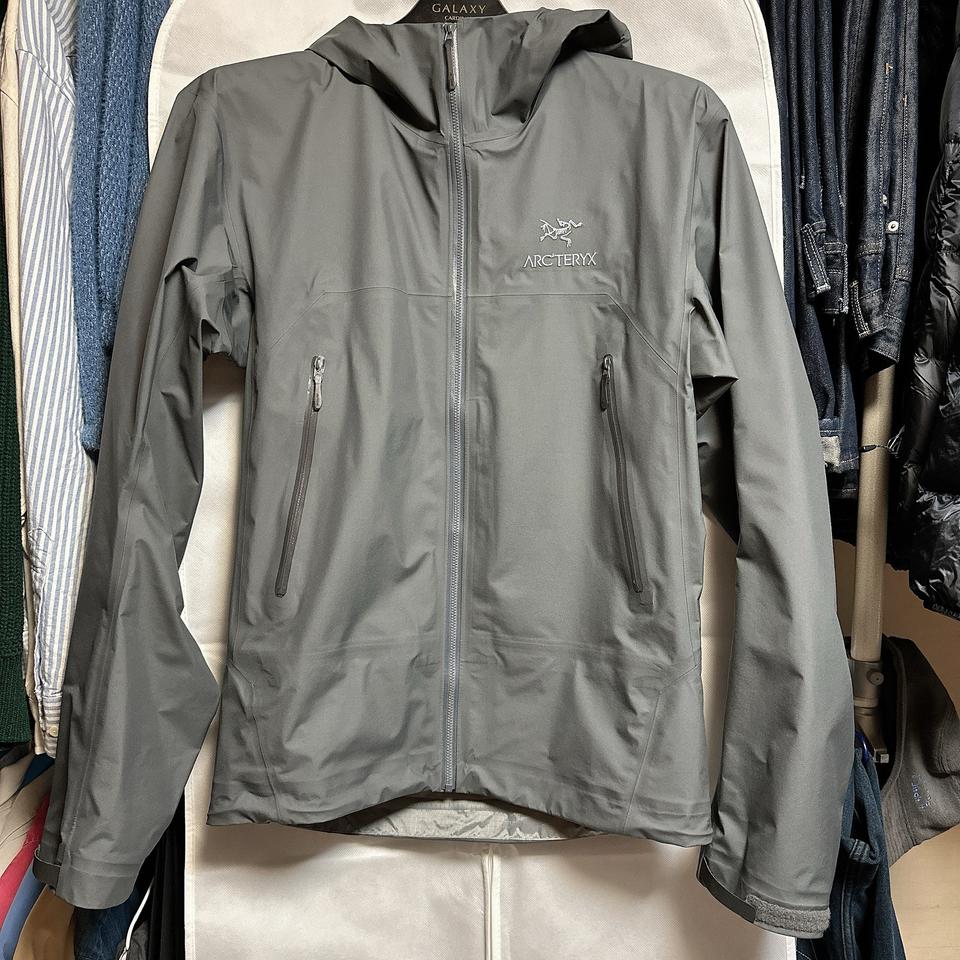 아크테릭스 베타 자켓 클라우드 M 사이즈 판매합니다 !