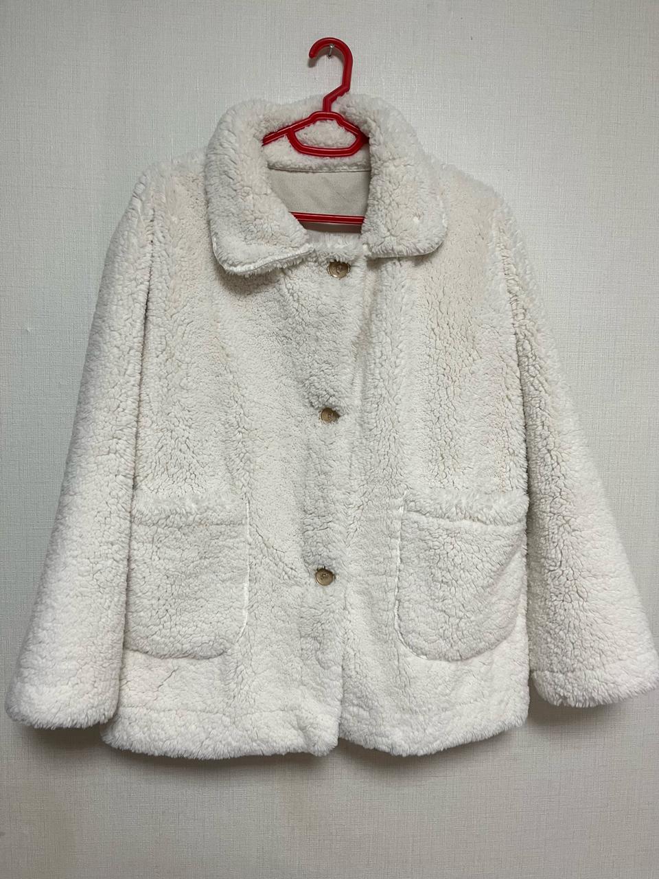 흰색 무스탕 털코트