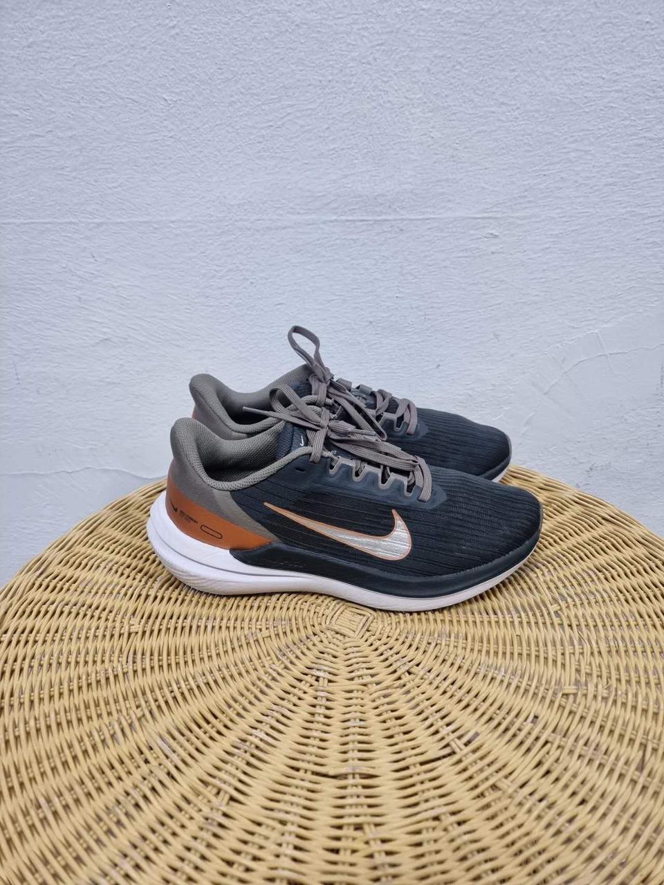 나이키 여성 운동화 사이즈240 상태좋아요 X1-372