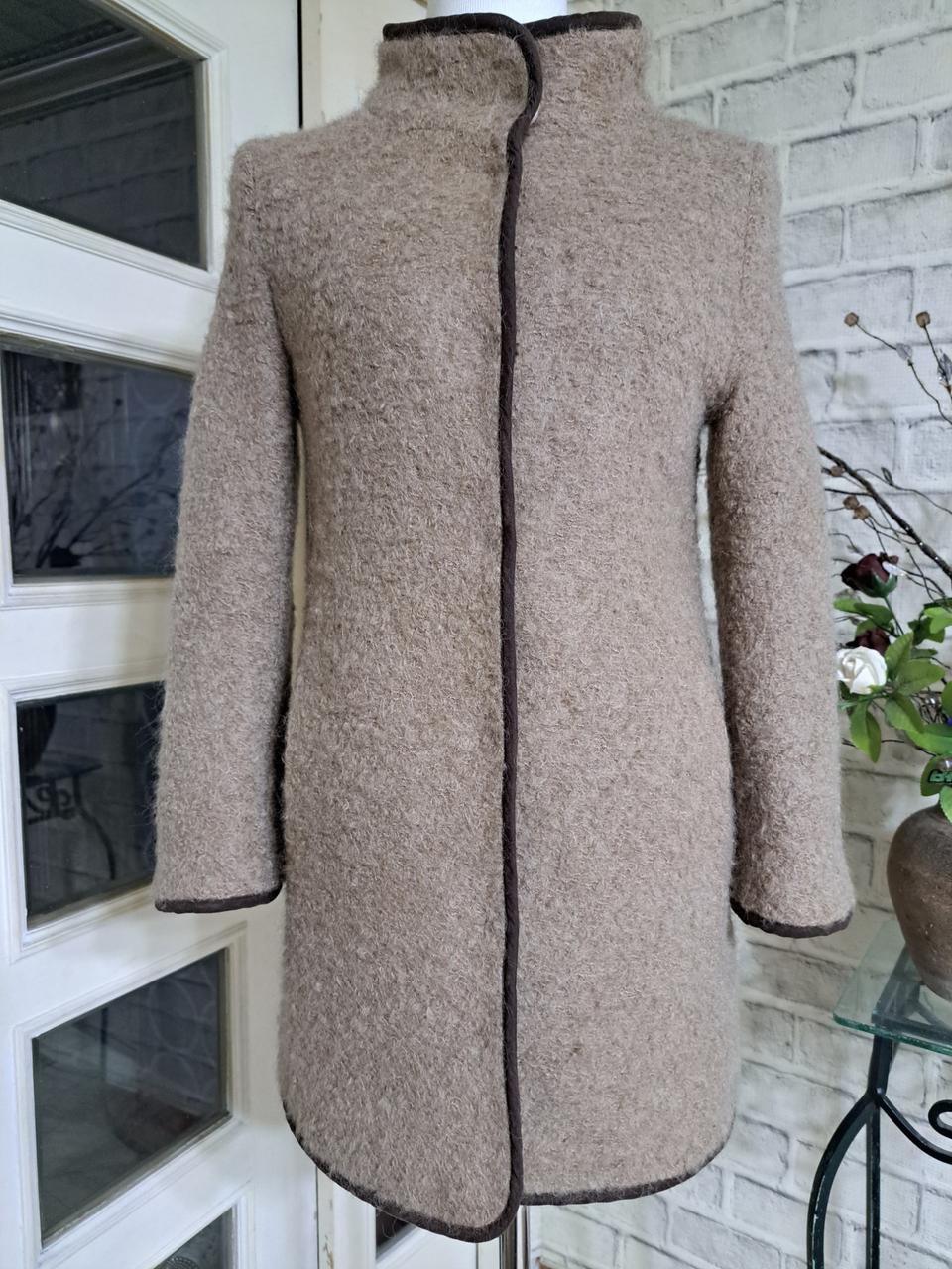 BCBG 토끼털배색코트