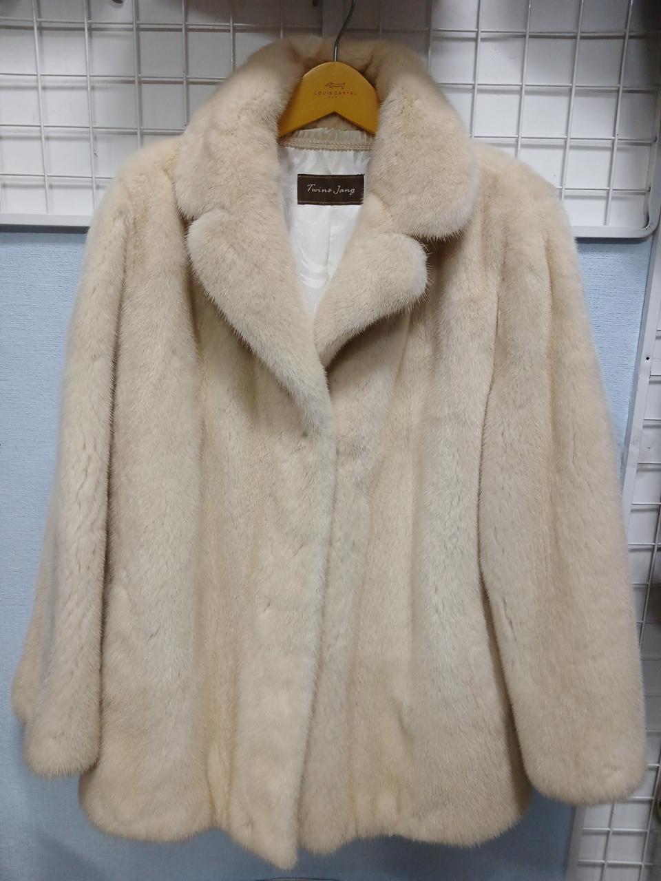 콜렉션 (( 코펜하겐 통밍크 반후레아 )) 백밍크 코트  66. 77