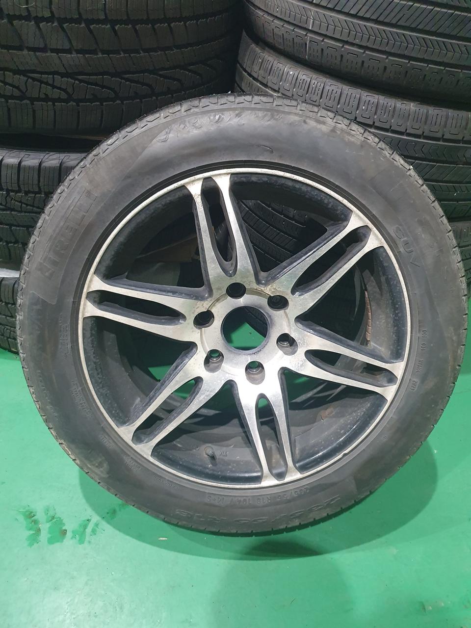 235 55 R18 6홀 스타렉스에 쓰던거 입니다 타이어 21년식