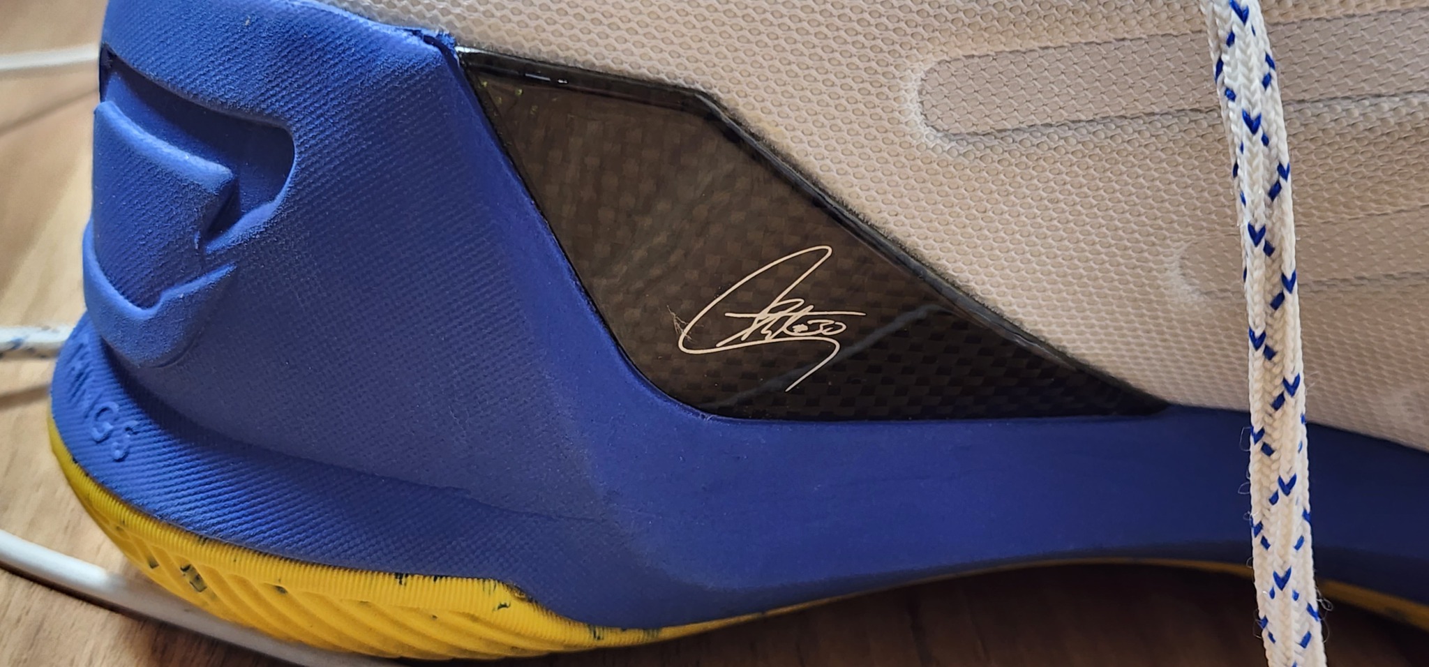 언더아머 농구화 실착용2회 거의새거 265