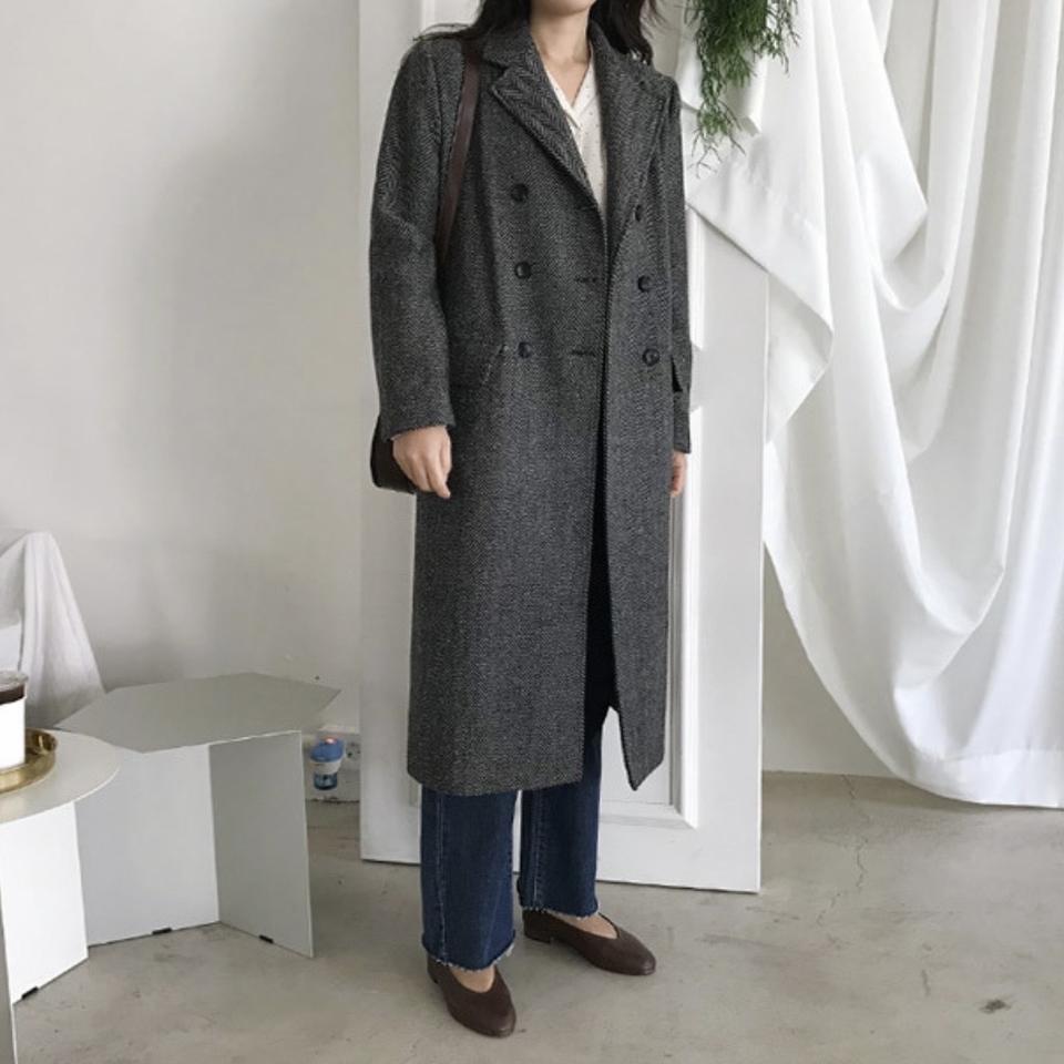 회색 헤링본 롱 코트