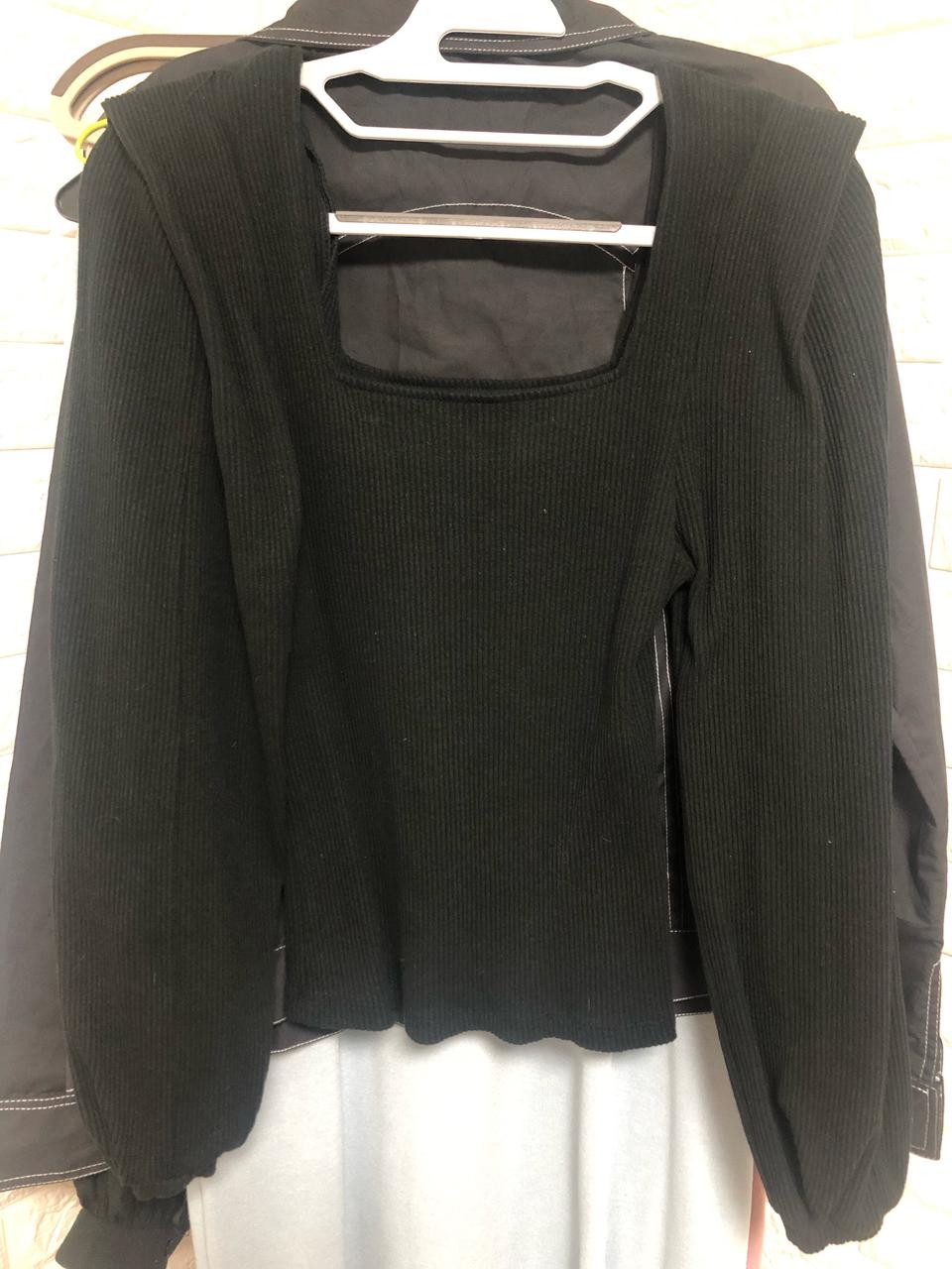 스퀘어넥 퍼프티